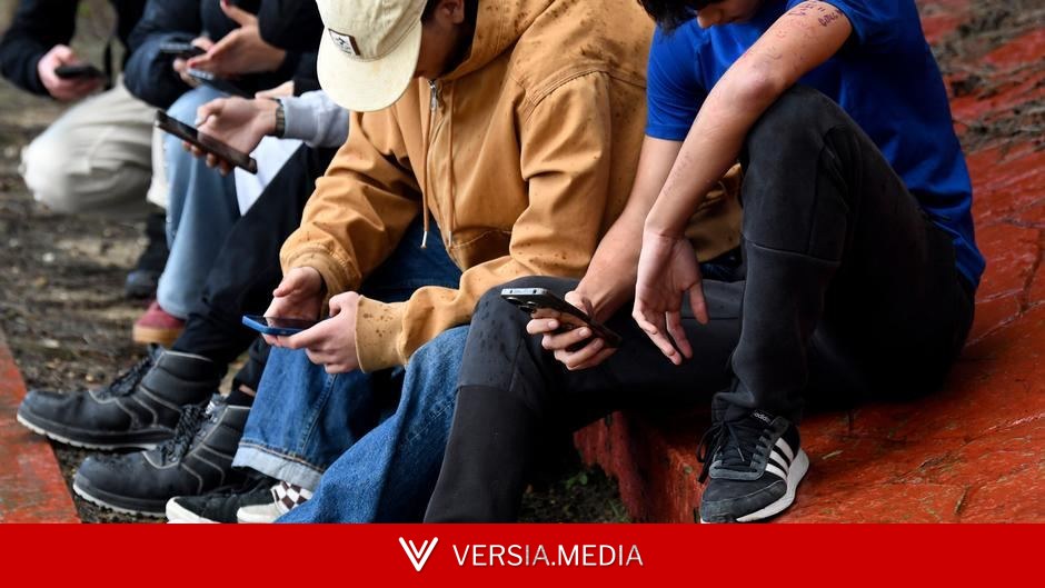 Banning social media for teens: solution or overreaction?