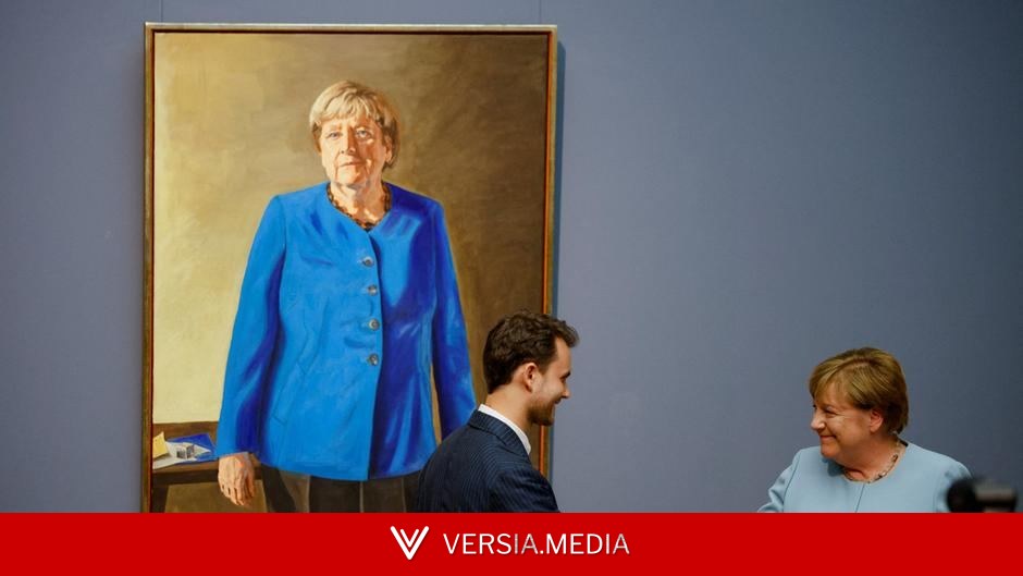 Angela Merkel unveils official portrait in Berlin