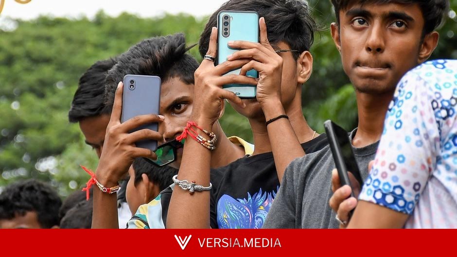 Young people avoiding the news, Reuters report