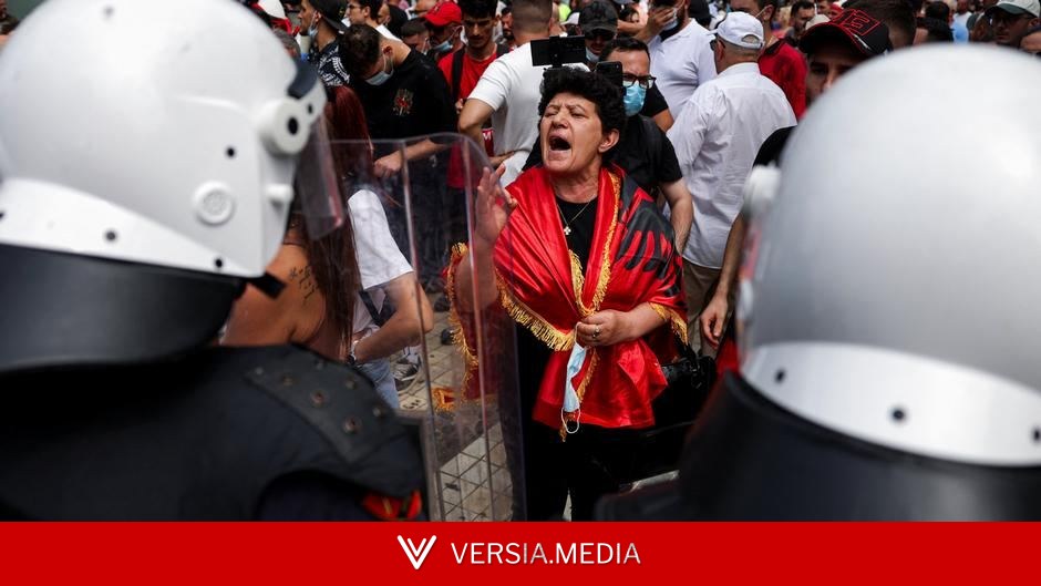 Albanian police fire tear gas at 'Flamingo Revolution' rally