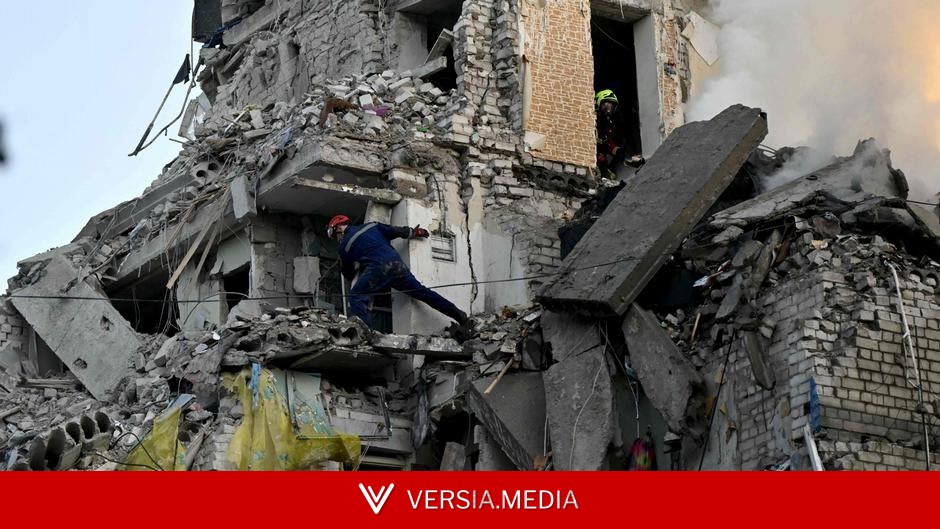 Russia launches attacks on Kyiv, killing at least 20 and injuring scores